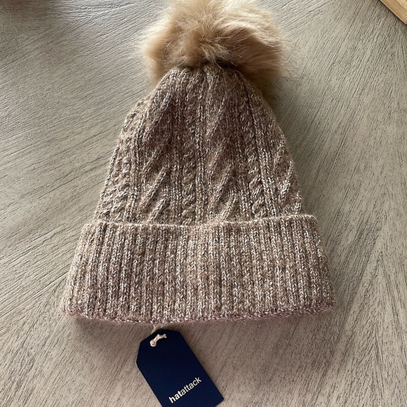 Hat Attack Classic Cable Beanie NWT - Picture 2 of 6